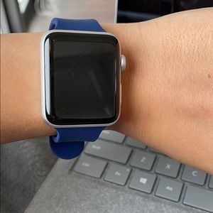 Apple Watch series 3, 42mm.